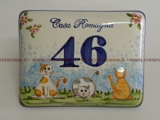 cod.art: nc79 - Mattonella in ceramica leggermente bombata cm 17x13 circa con gatti e scritta personalizzata. 
